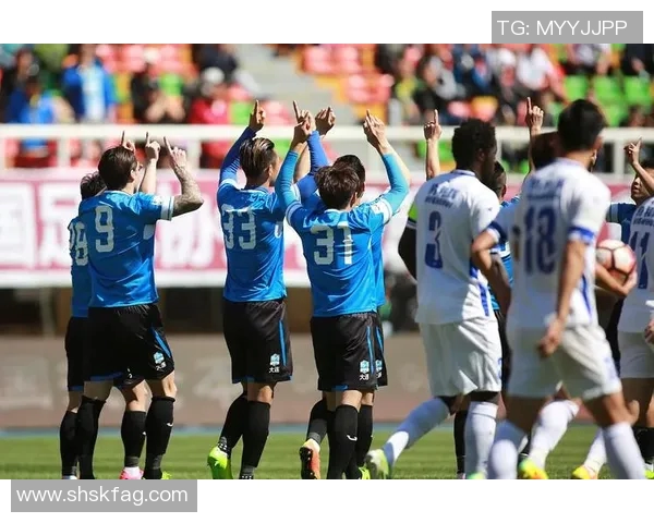 悉尼与曼立联的精彩对决比分揭晓赛季最新战绩分析