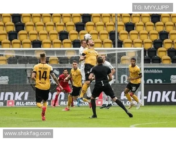 德乙焦点战科隆主场迎战波鸿期待精彩对决与激烈竞争