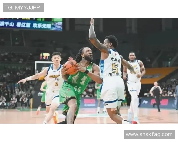 辽宁男篮与解放军的激烈对决展现篮球魅力与团队精神的巅峰对抗 辽宁男篮与解放军的激烈对决展现篮球魅力与团队精神的巅峰对抗