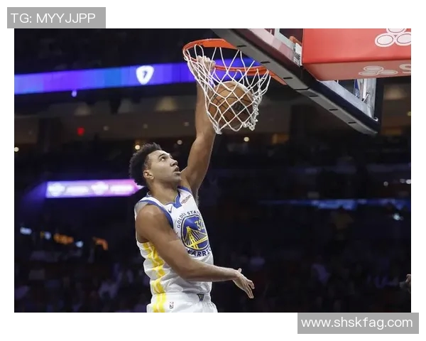 勇士对阵篮网库里精彩数据分析及比赛表现回顾