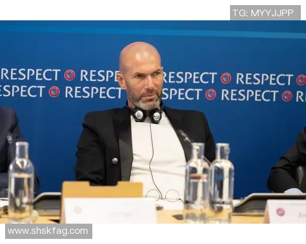 马丁内斯的传奇旅程：从足球小将到世界级明星的成长故事