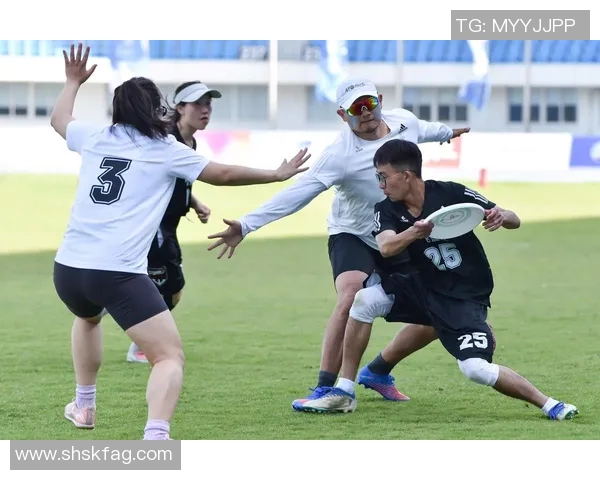 南京飞盘队的转型之路与飞盘运动的崛起探讨