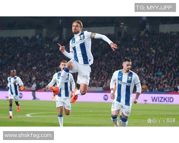 瓦伦西亚对阵西班牙人精彩对决前瞻分析与赛季走势探讨 瓦伦西亚对阵西班牙人精彩对决前瞻分析与赛季走势探讨